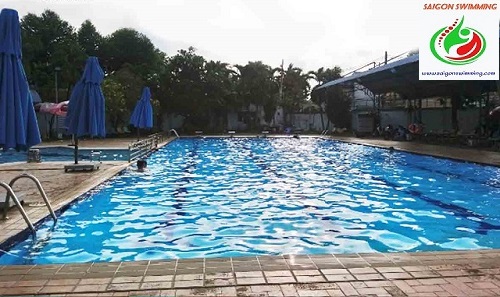 Hồ bơi Lâm Viên có không gian rộng và thoáng